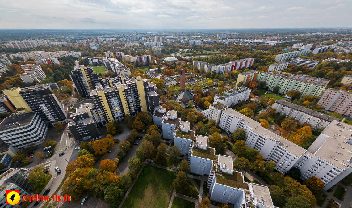 13.10.2022 - Marx-Zenrtum am Karl-Marx-Ring in Neuperlach